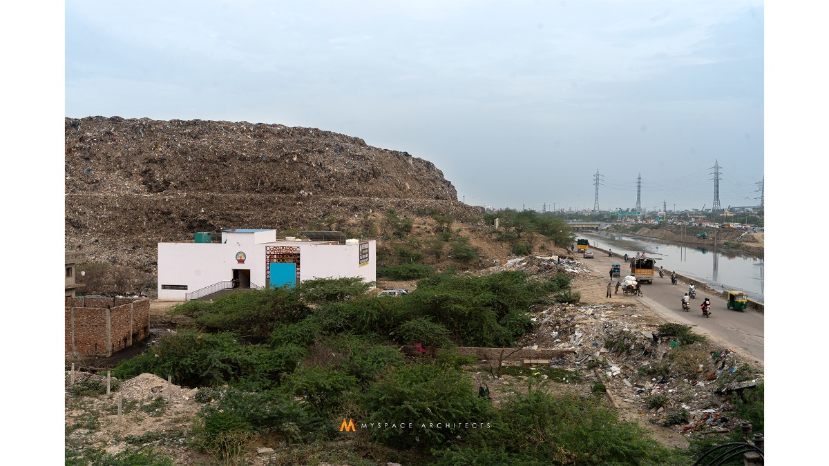 Gyan Sarover School, School in the Dumpyard